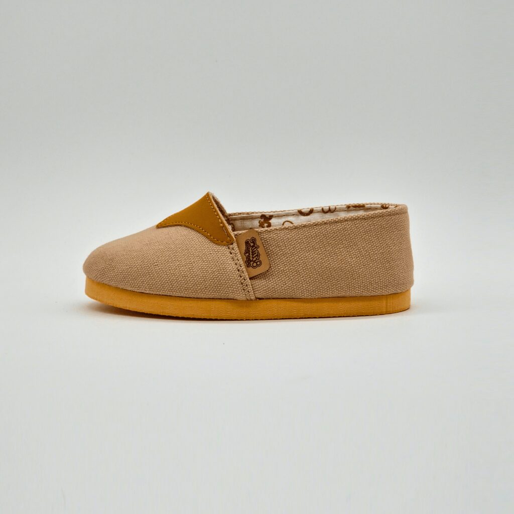 Alpargata corralera sin taco niños color beige para adultos