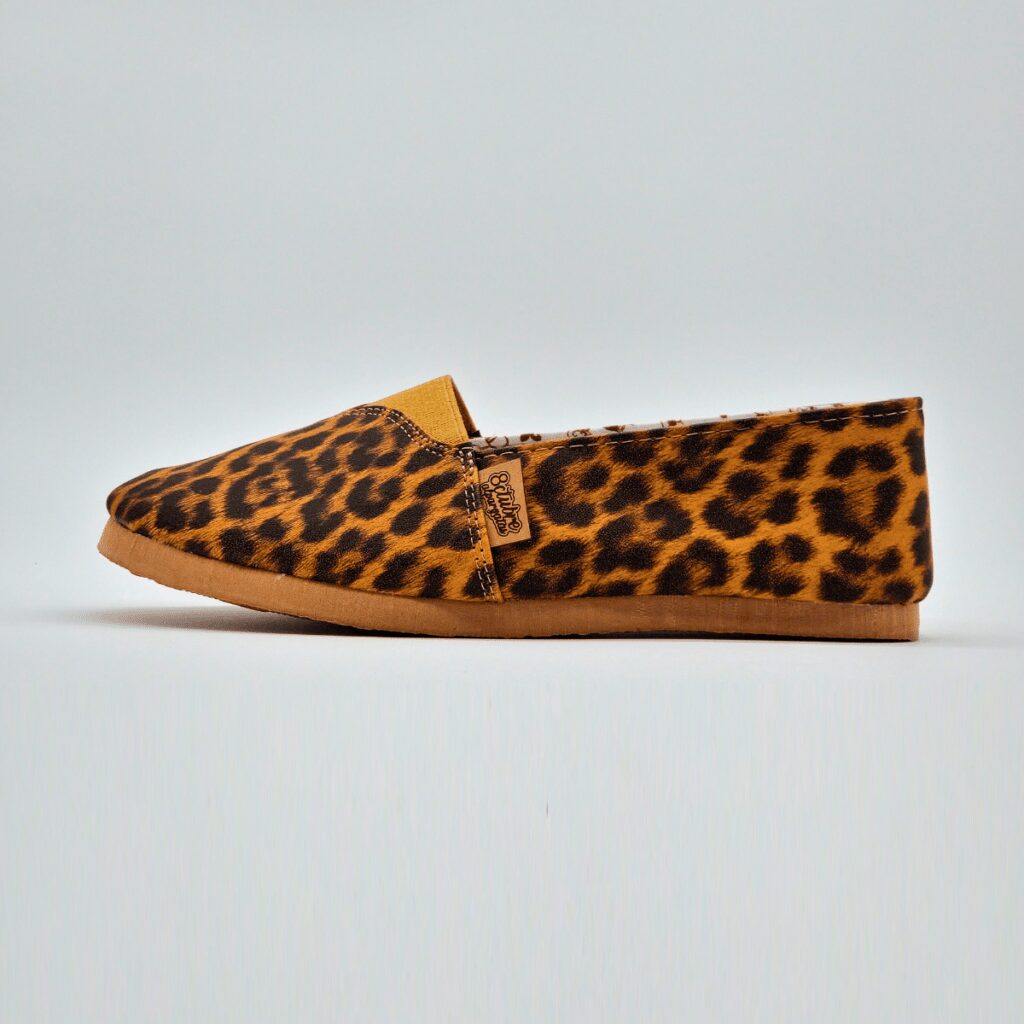 Alpargata eco cuero animal print color leopardo para adultos